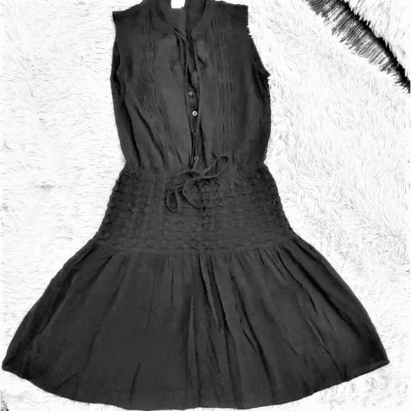 H&M Dresses & Skirts - H&M  flirty smocked hip a-line dress - used